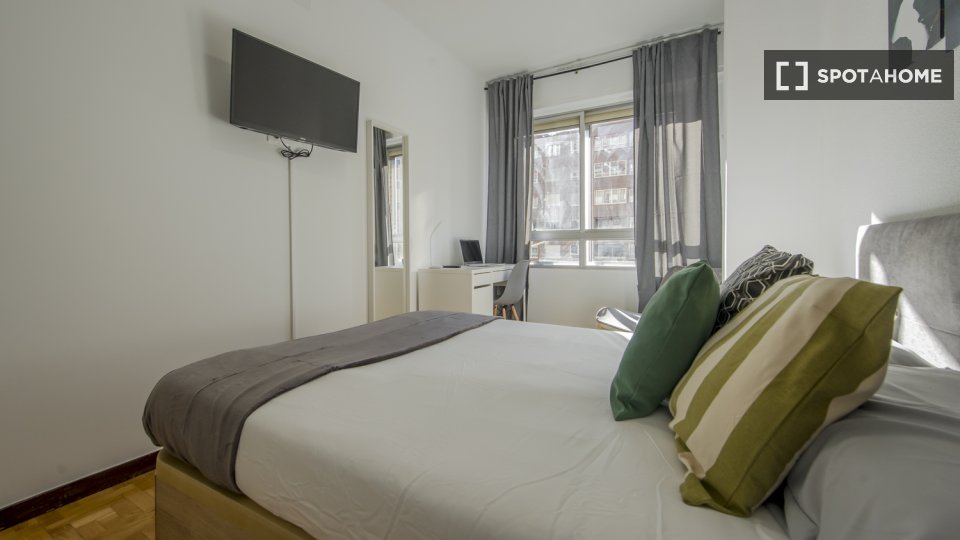 Double room Madrid, 9 beds, 220m² — photo 3