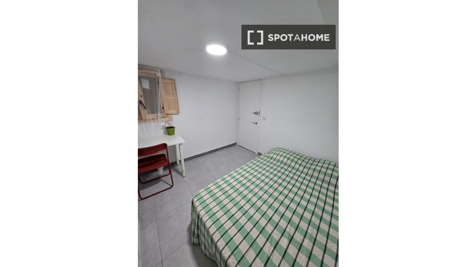 Double room Valencia, 5 beds, 85m² — photo 16
