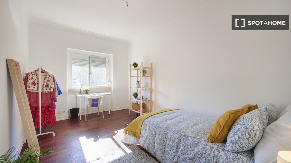 Double room Lisbon, 5 beds — photo 3