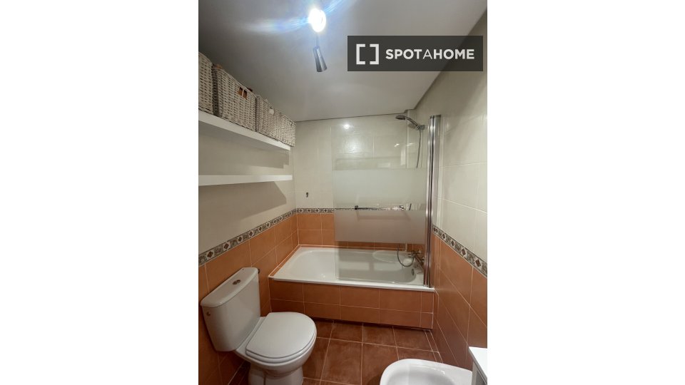 Double room Madrid, 1 bed, 90m² — photo 4