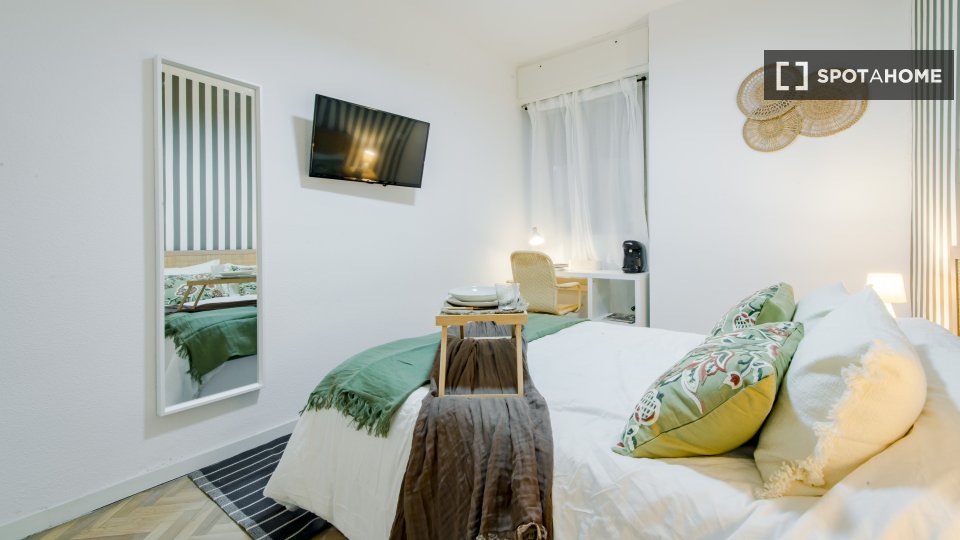 Double room Madrid, 11 beds, 250m² — photo 17