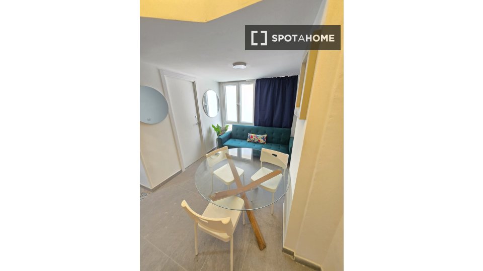 Double room Valencia, 5 beds, 85m² — photo 7