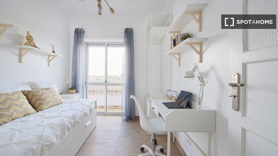 Double room Lisbon, 4 beds — photo 5