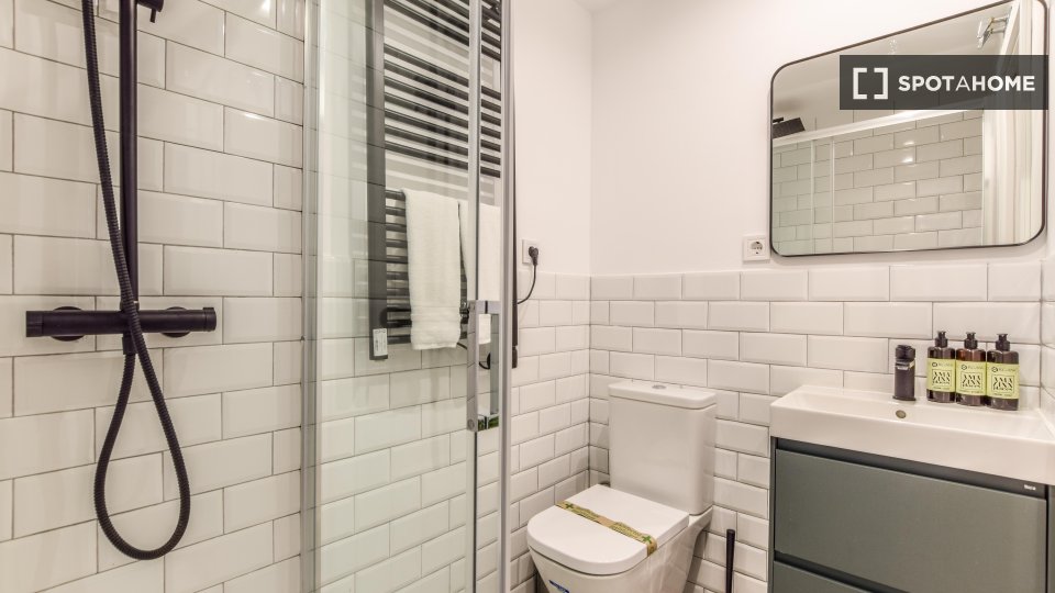 Habitación en piso compartido en alquiler en Embajadores, Madrid