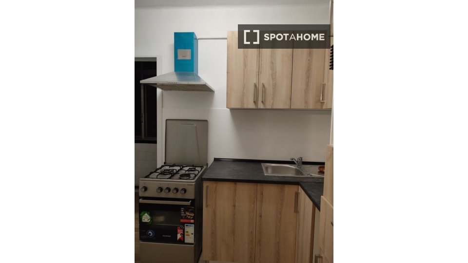Double room Barcelona, 3 beds, 74m² — photo 2