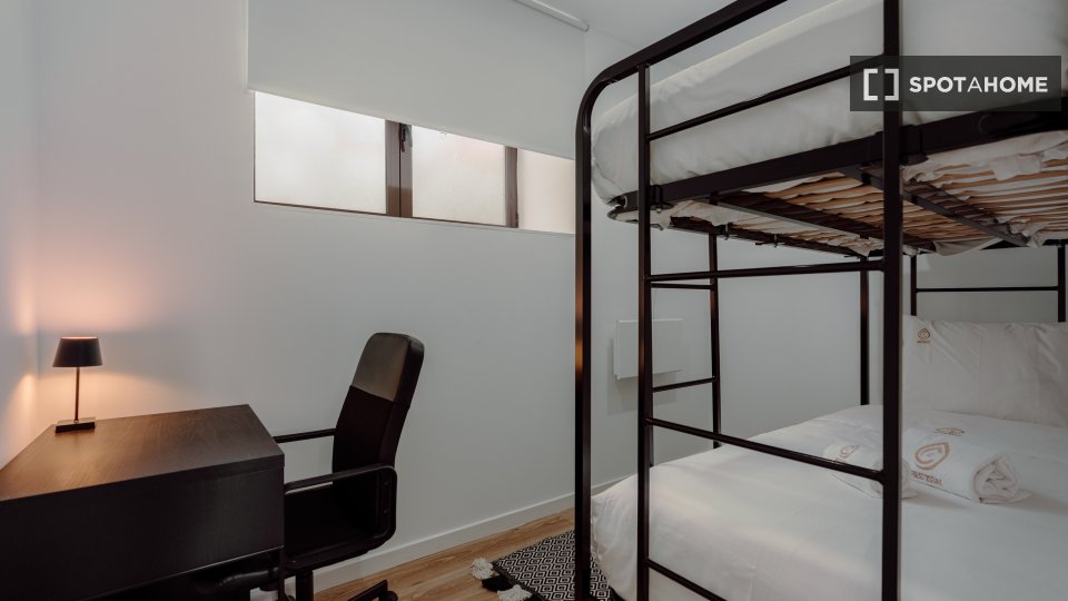 Apartment Porto, 4 beds, 160m² — photo 14