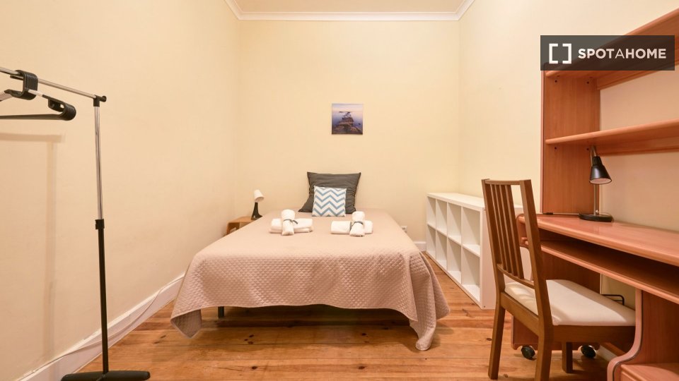 Double room Lisbon, 6 beds — photo 23