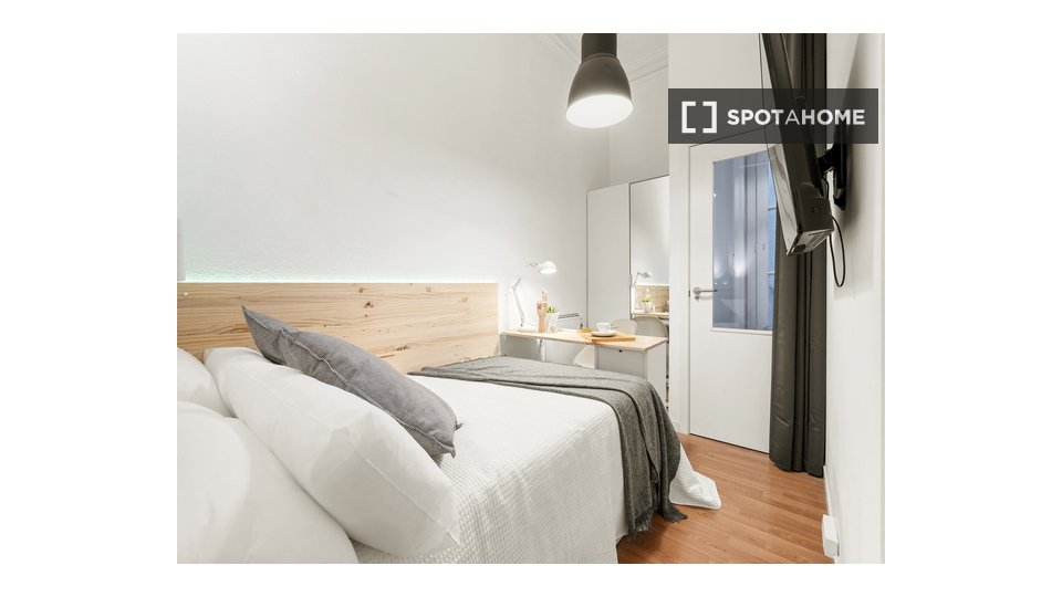 Double room Barcelona, 9 beds, 120m² — photo 1