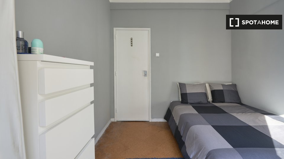 Double room Lisbon, 6 beds — photo 11