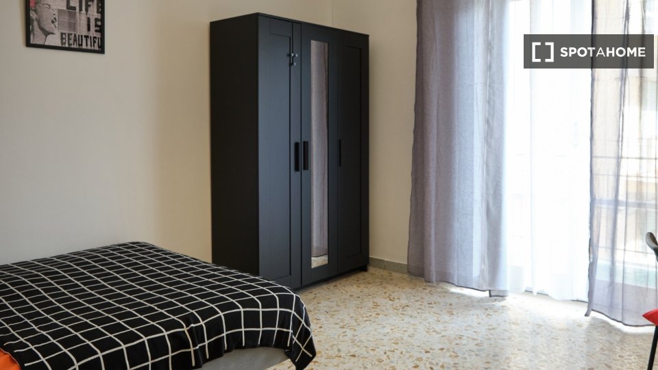 Double room Naples, 4 beds — photo 17