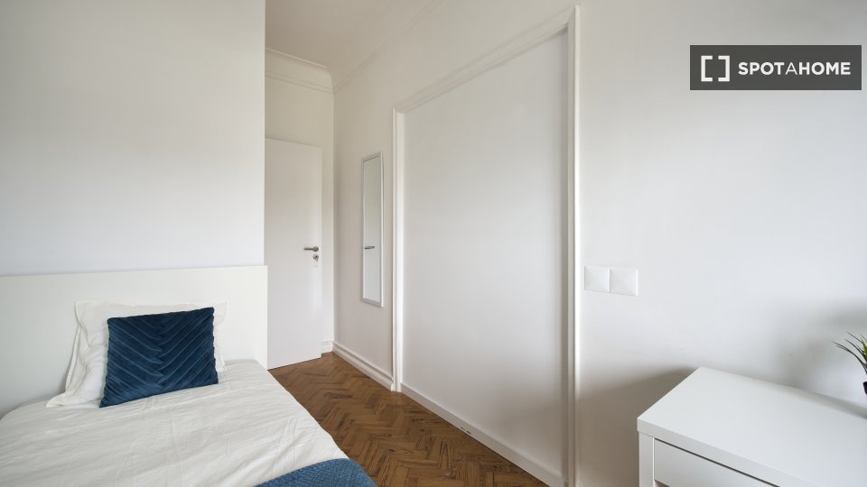 Double room Lisbon, 9 beds — photo 22