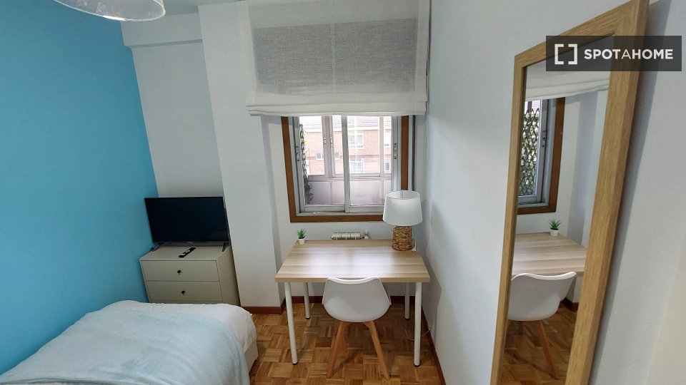 Double room Madrid, 4 beds, 100m² — photo 12