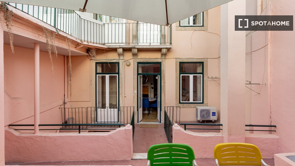 Apartment Lisbon, 2 beds, 108m² — photo 8