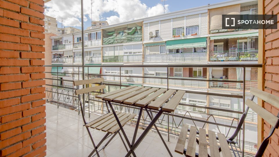 Double room Madrid, 4 beds, 100m² — photo 9