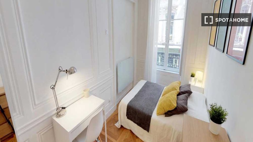 Double room Lyon, 5 beds, 130m² — photo 1