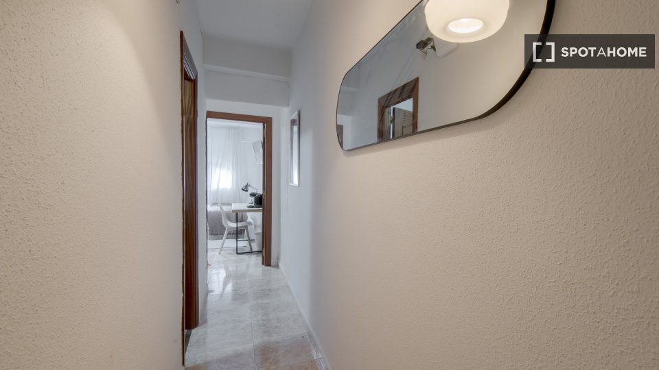 Double room Madrid, 4 beds — photo 13