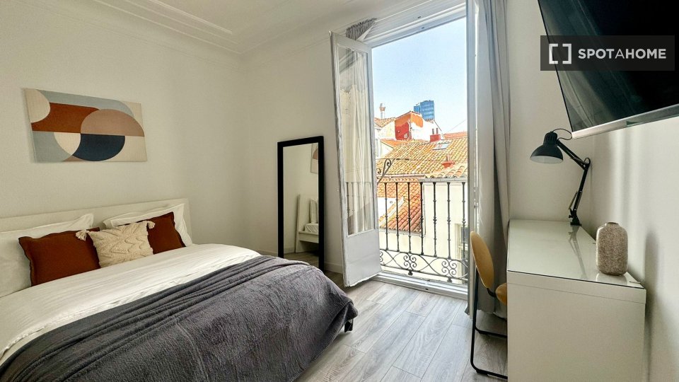 Double room Madrid, 5 beds — photo 2