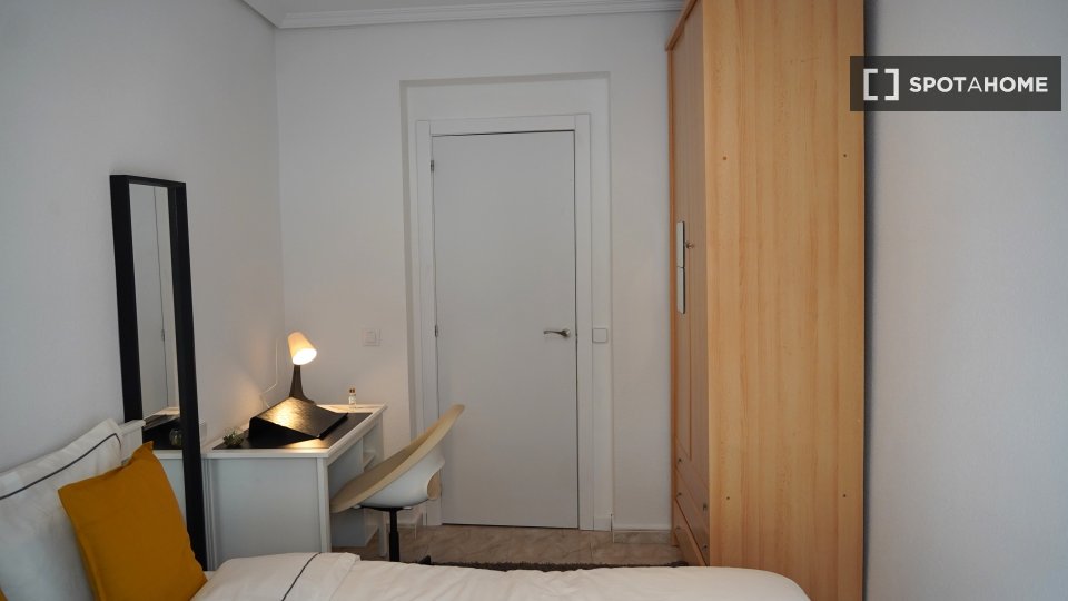 Double room Madrid, 6 beds — photo 18