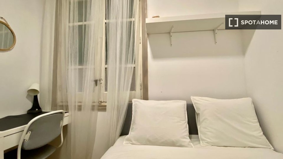 Double room Madrid, 4 beds — photo 10