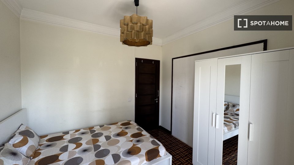 Double room Lisbon, 4 beds, 112m² — photo 10