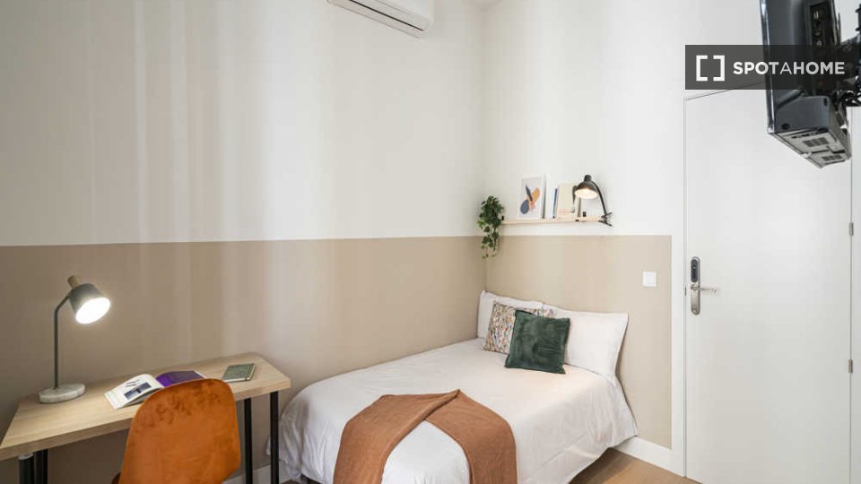 Double room Madrid, 16 beds — photo 45