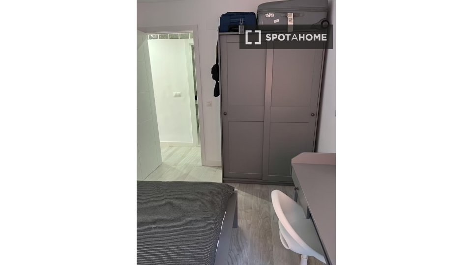 Double room Malaga, 5 beds, 125m² — photo 2