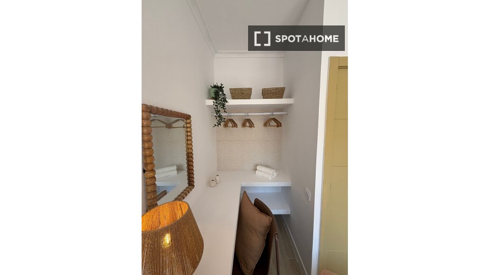 Double room Barcelona, 4 beds, 70m² — photo 10