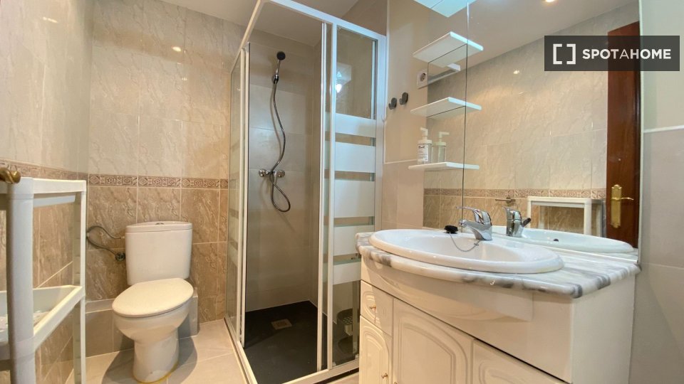 Double room Madrid, 5 beds — photo 23