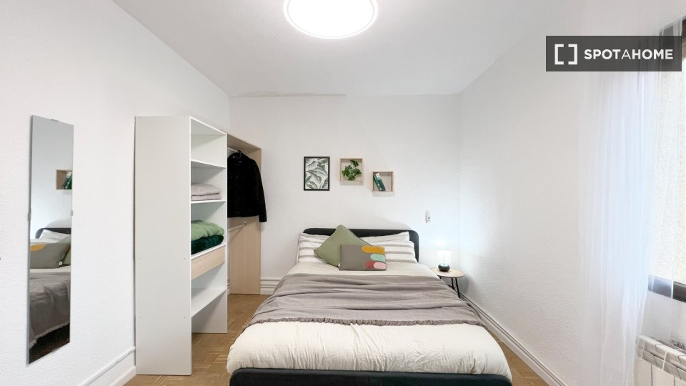 Double room Madrid, 5 beds — photo 15