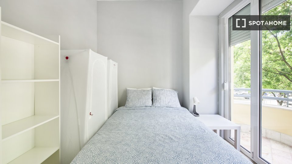 Double room Lisbon, 14 beds — photo 30