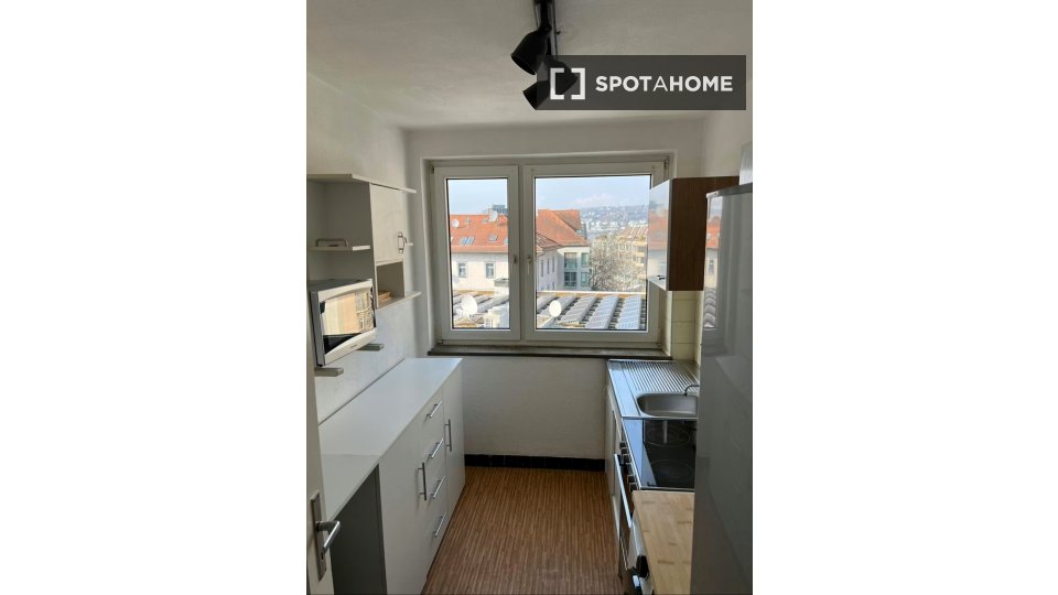 Double room Stuttgart, 3 beds, 80m² — photo 12