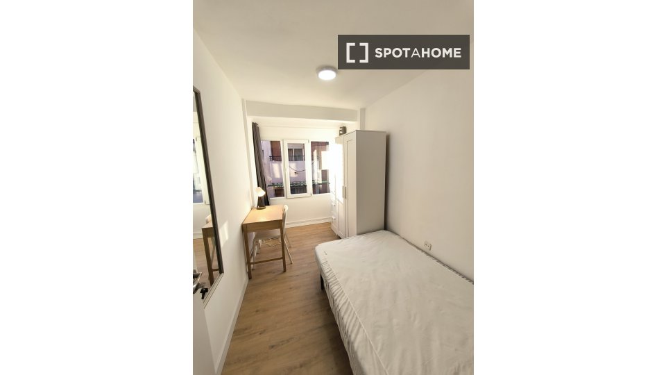 Double room Alicante, 5 beds — photo 11