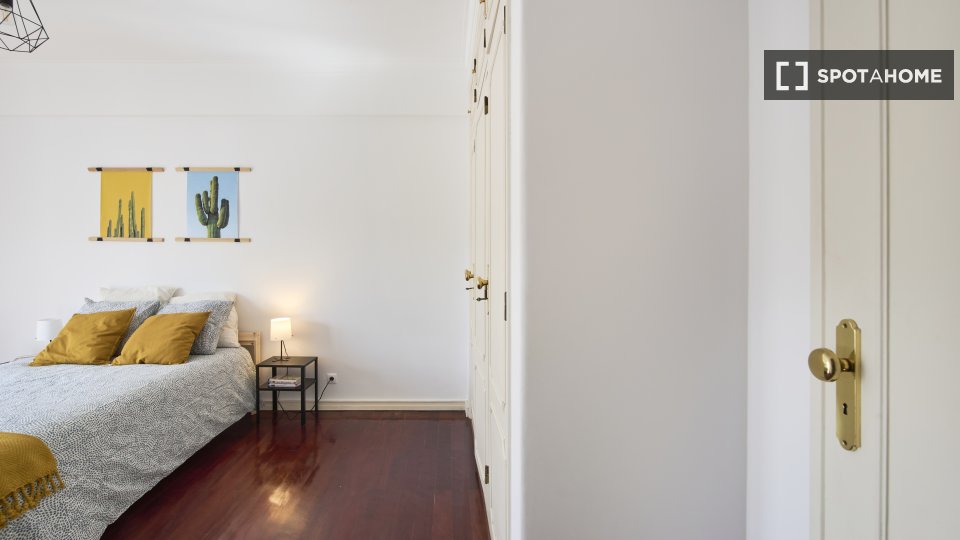 Double room Lisbon, 6 beds — photo 13