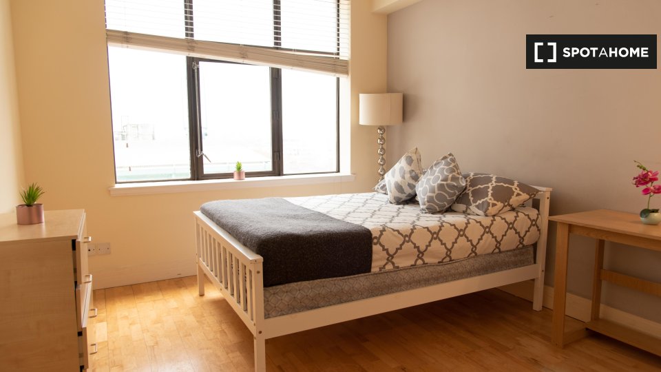 Double room London, 3 beds — photo 2