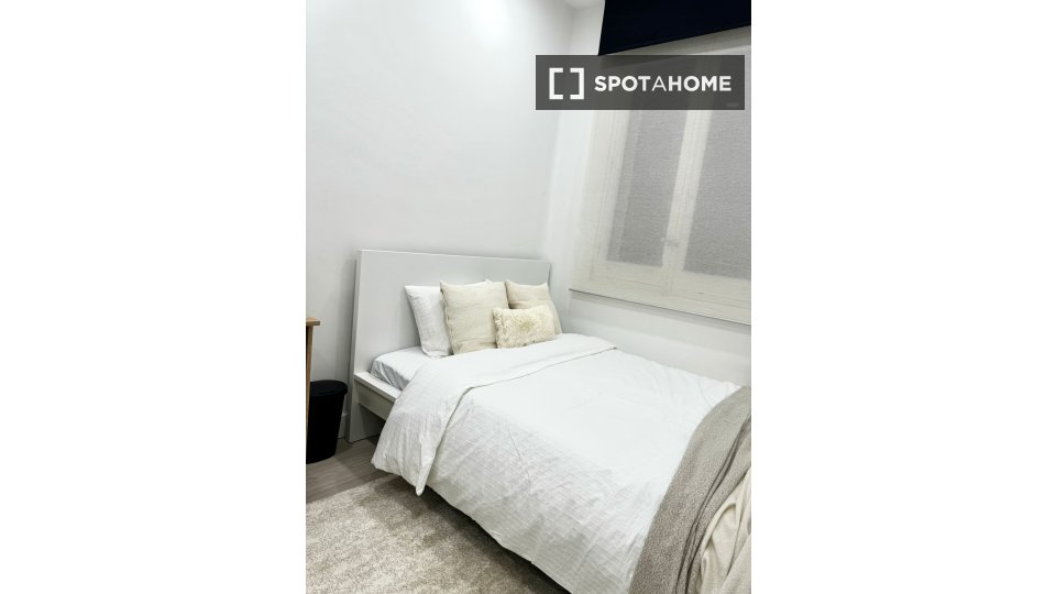 Double room Madrid, 3 beds — photo 14