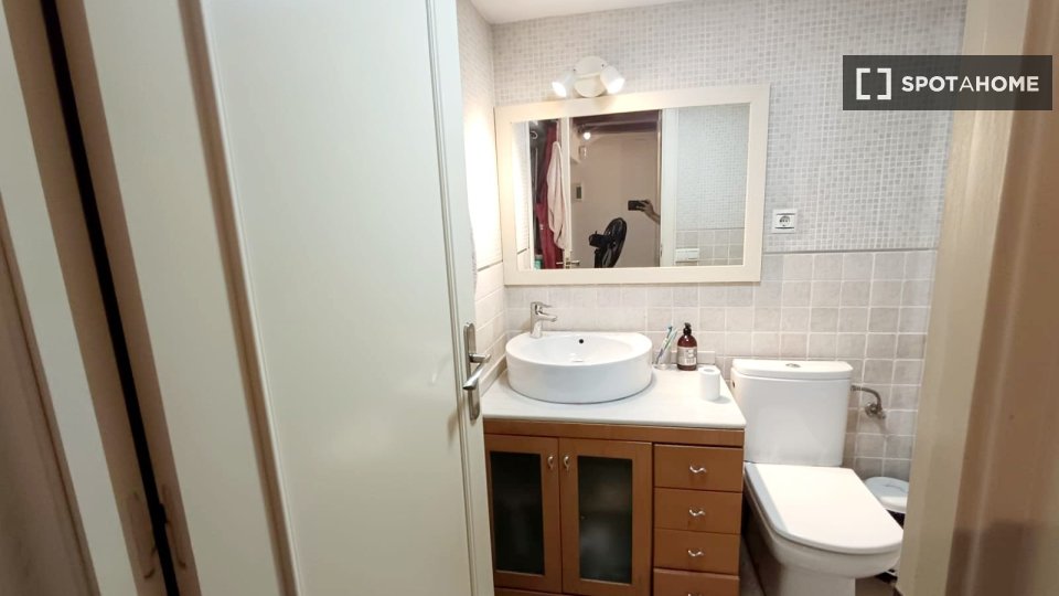 Double room Barcelona, 3 beds, 68m² — photo 2