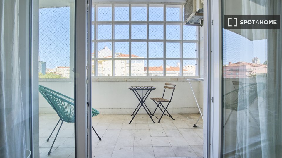 Double room Lisbon, 4 beds — photo 15