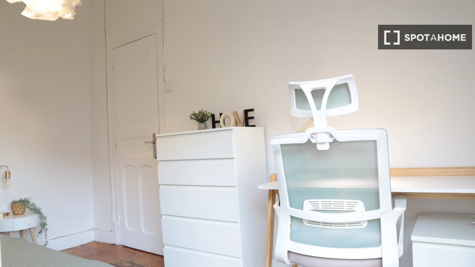 Double room Lisbon, 4 beds — photo 13