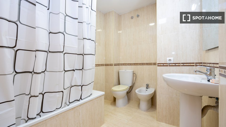 Apartment Granada, 4 beds, 114m² — photo 8