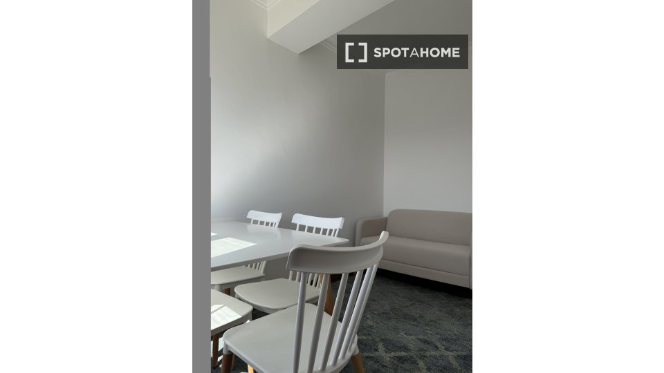 Double room Lisbon, 4 beds, 124m² — photo 1