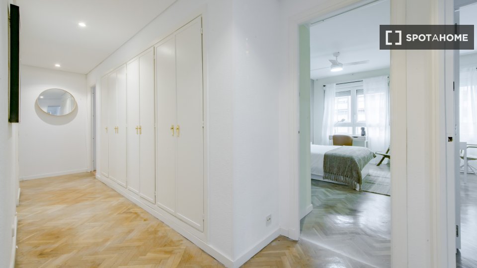 Double room Madrid, 11 beds, 250m² — photo 17