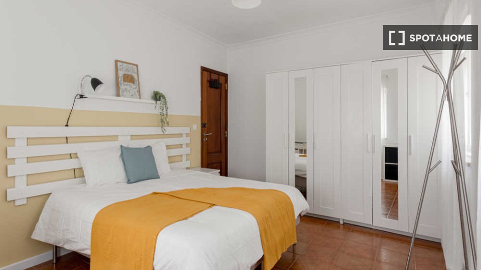 Double room Lisbon, 5 beds — photo 35