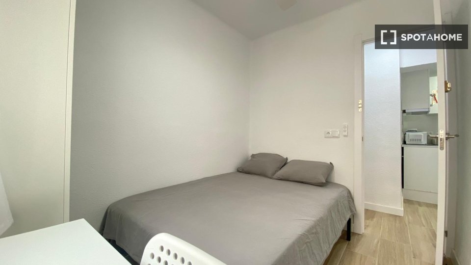 Double room Madrid, 4 beds — photo 15