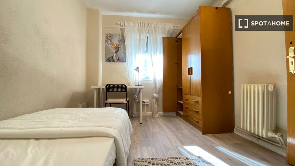 Double room Madrid, 4 beds — photo 5