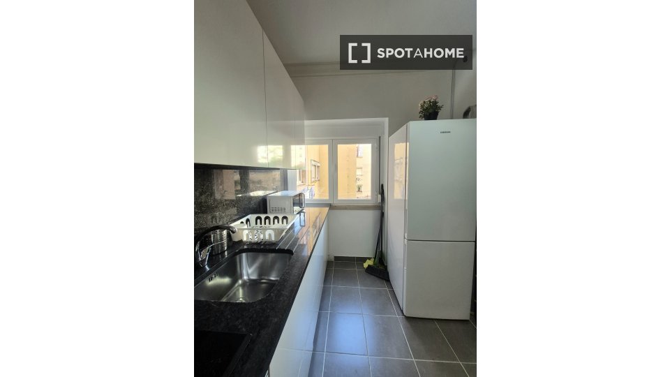 Apartment Lisbon, 4 beds, 100m² — photo 5