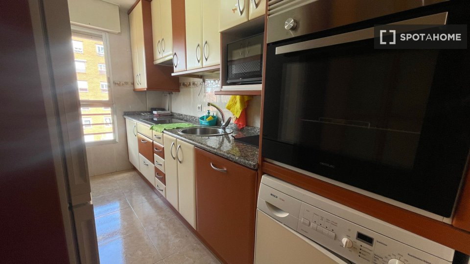 Double room Madrid, 3 beds — photo 19