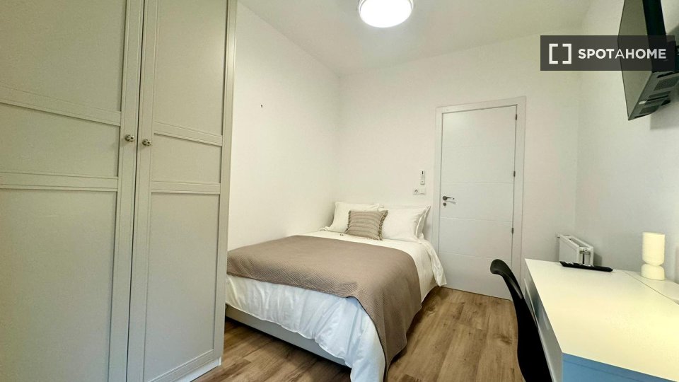 Double room Madrid, 7 beds — photo 12