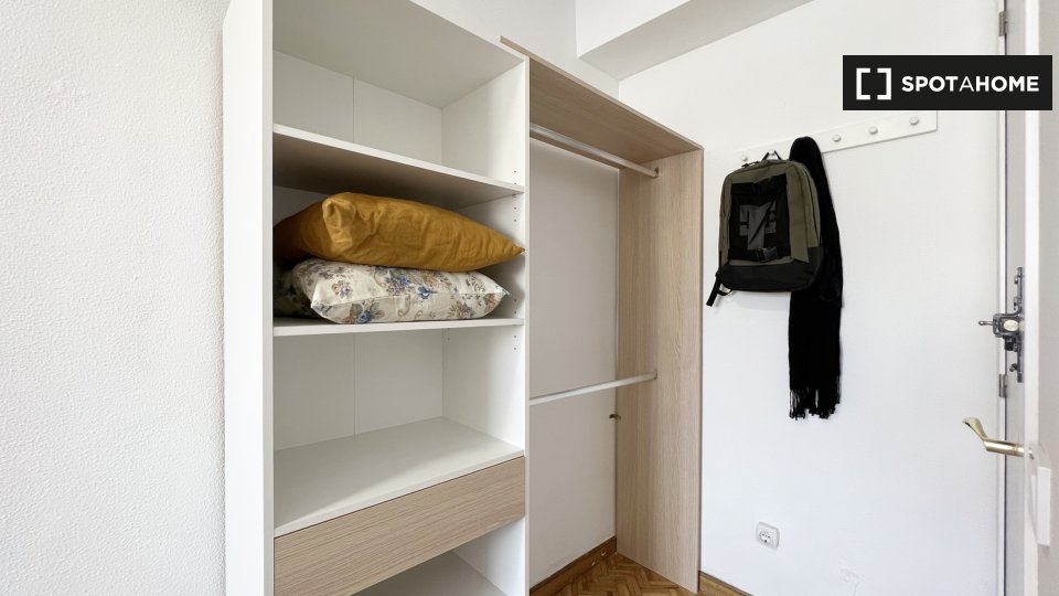 Double room Madrid, 5 beds, 95m² — photo 17