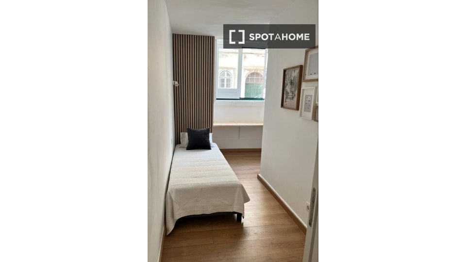 Apartment Lisbon, 2 beds, 66m² — photo 5