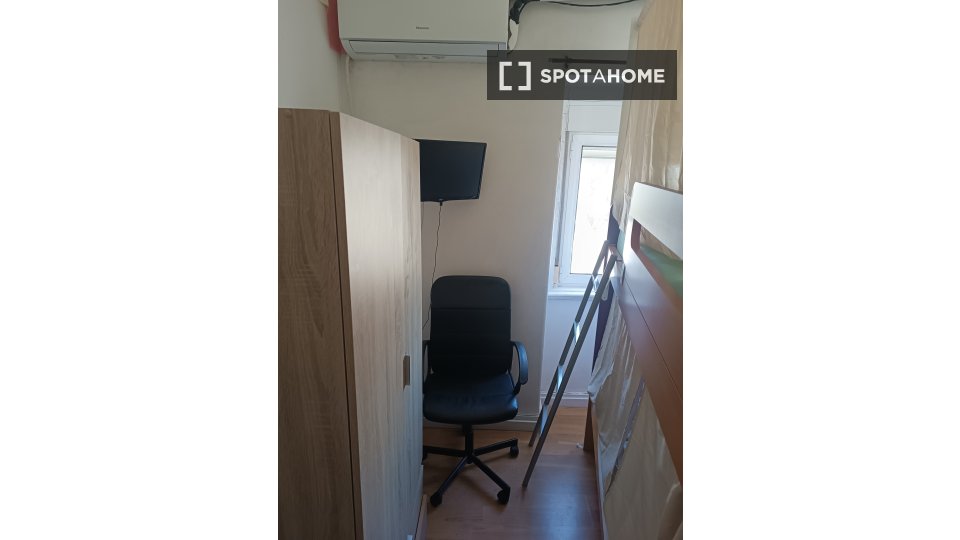 Double room Lisbon, 5 beds, 90m² — photo 62